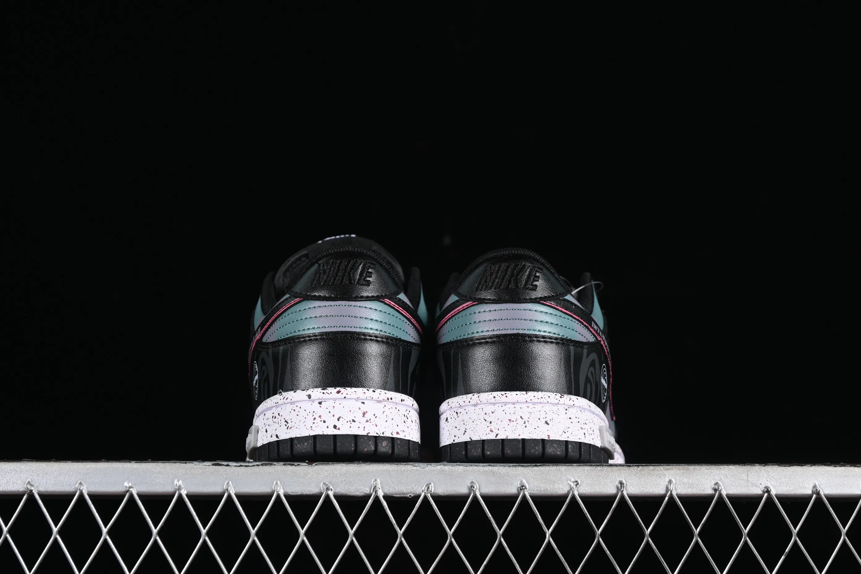 All Categories Nk SB Dunk Series Nk SB Dunk Low Low-top Sneakers Nk Dunk Low Panda Prank Space Exploration-Planet Across Black and Purple SB Strappy Low-top Casual Sneakers DV0831-002